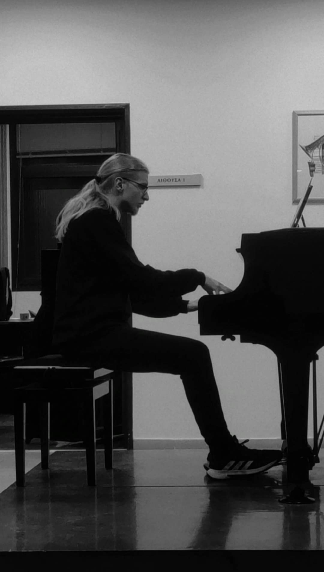 Ilias-Playing-Piano Φωτογραφία Ηλία